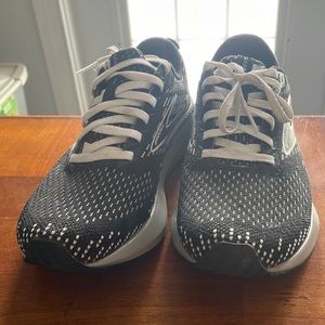 Brooks Levitate GTS 5